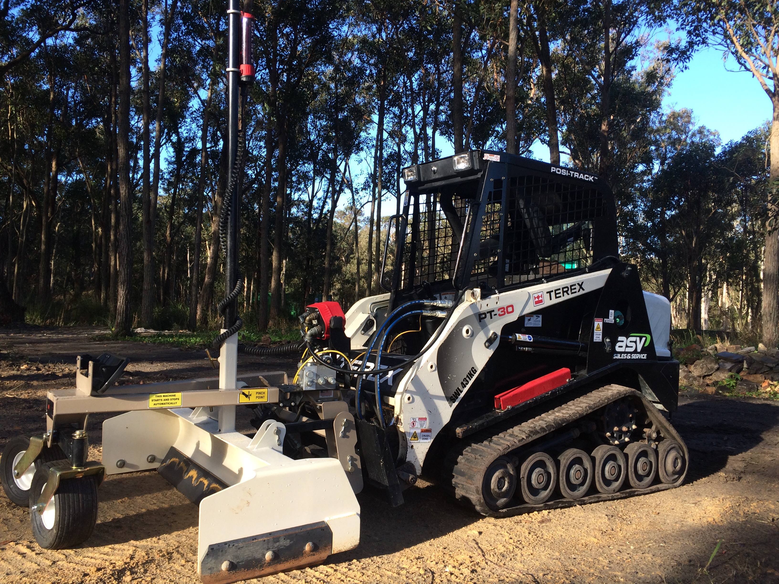 Level and Spade Earthworks - Logo