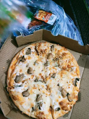 Life For Pizza - Logo