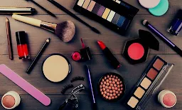 Lily Parlor & Cosmetics - Logo