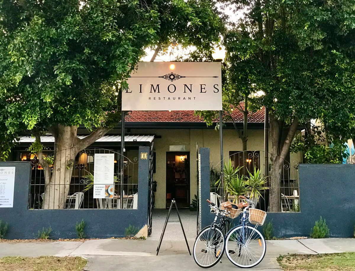 Limones Cafe & Restaurant - Logo