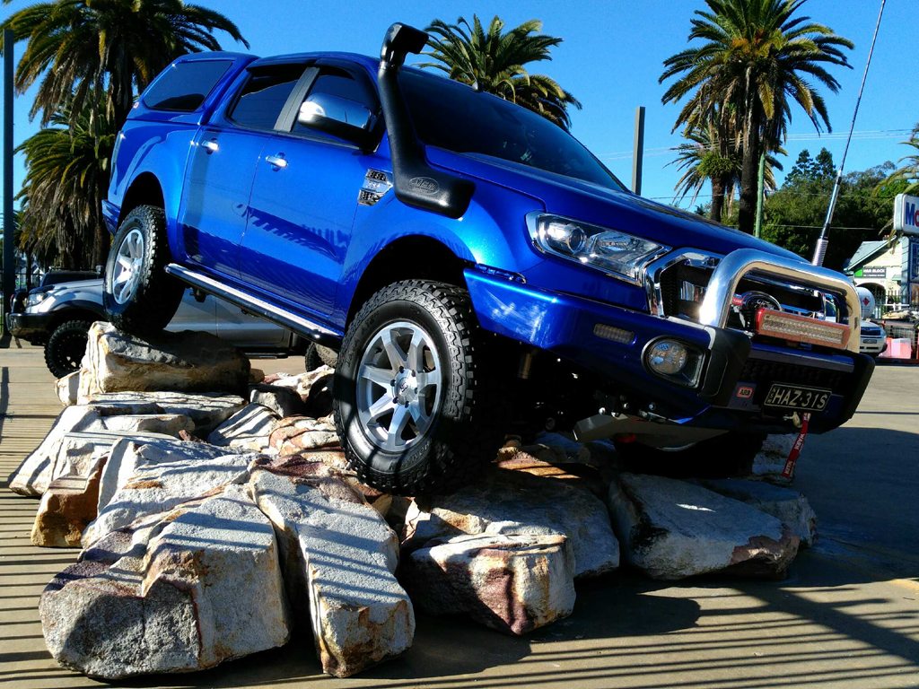 Lismore 4x4 Accessories - Logo