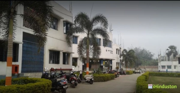 LMET INTERNATIONAL SCHOOL - Logo