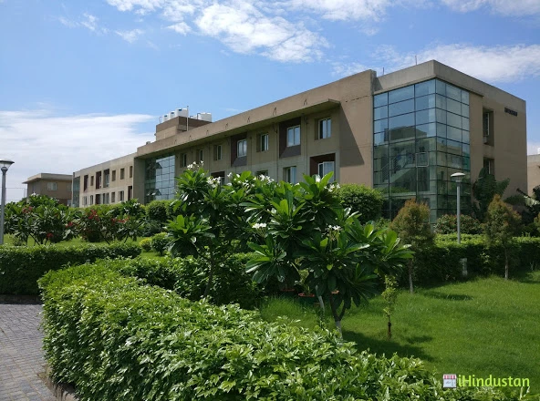 LM Thapar School of Management - Logo