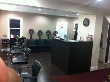 Loanne&s;s Salon &a; Barber - Logo