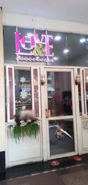 Love & Cheesecake - Logo