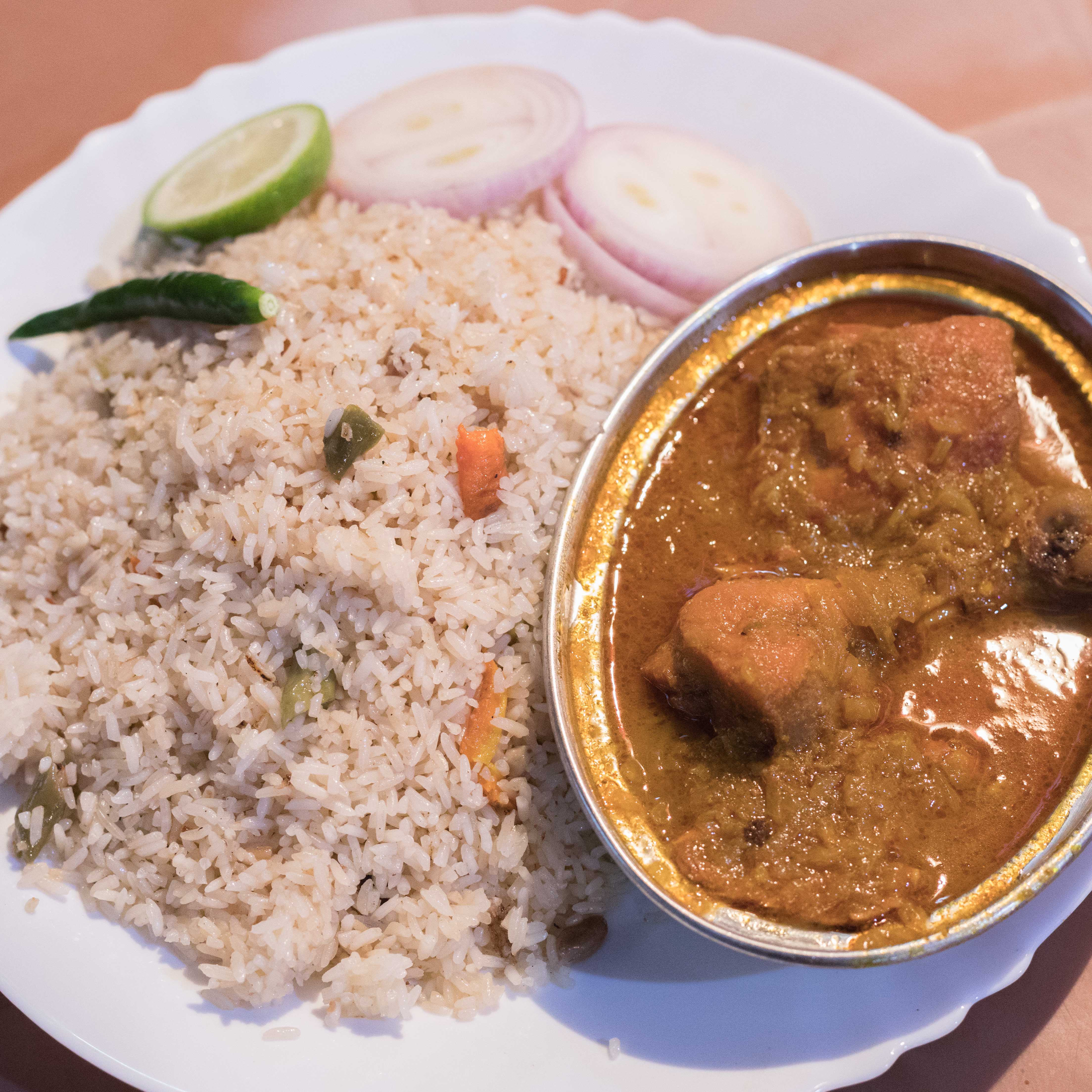 Lucknavi tandoori - Logo