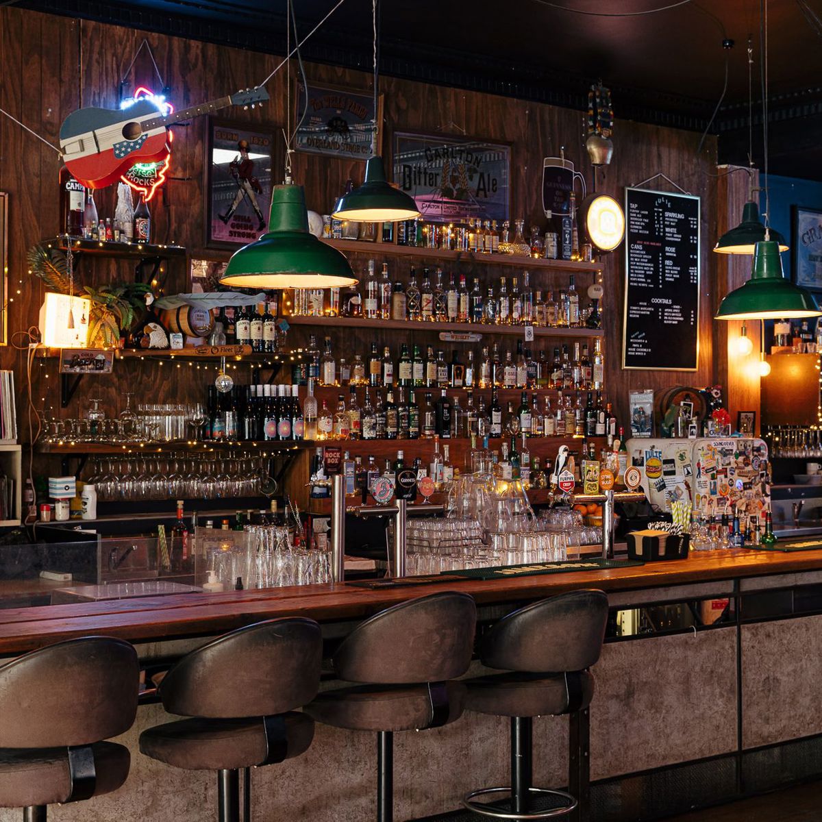 Lulie Tavern - Logo