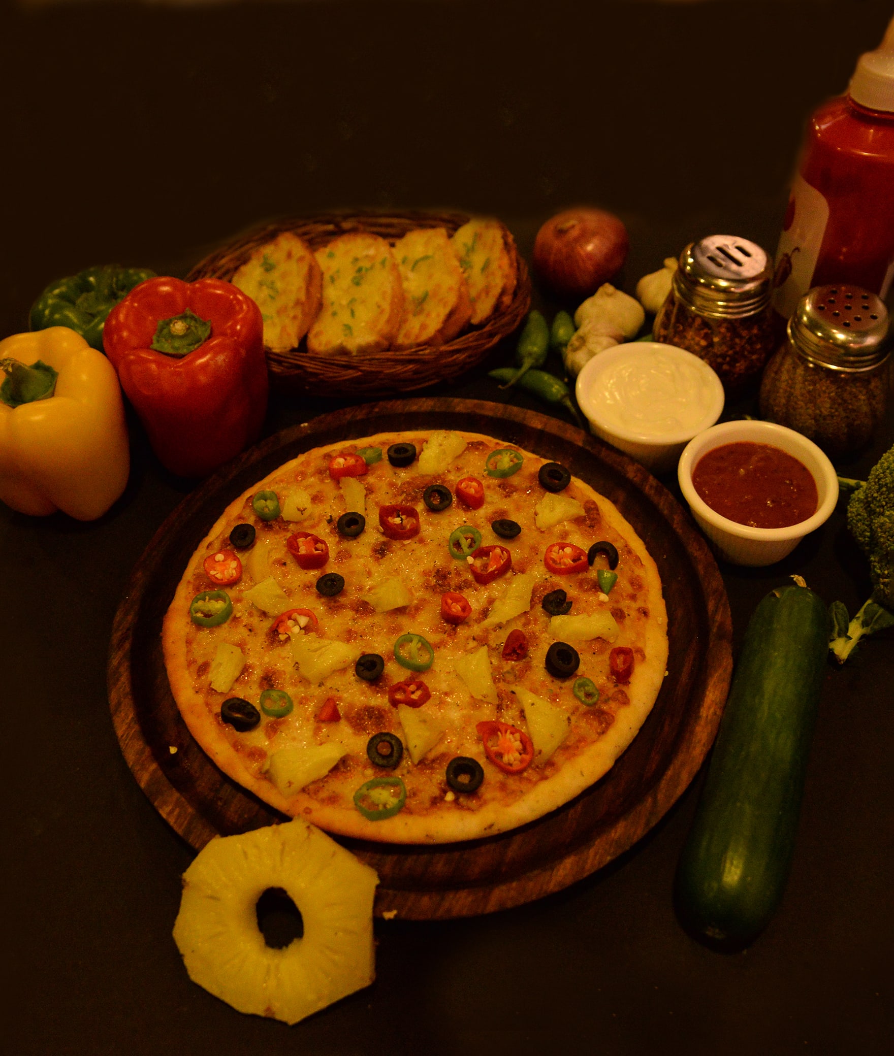 Luvha Pizzeria & Cafe - Logo