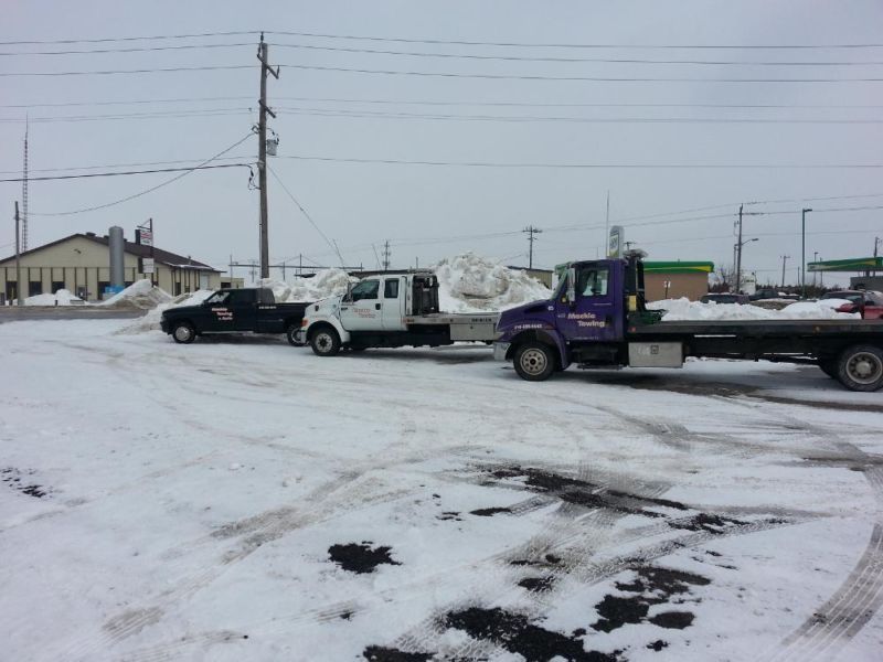 Mackie Towing &a; Auto - Logo