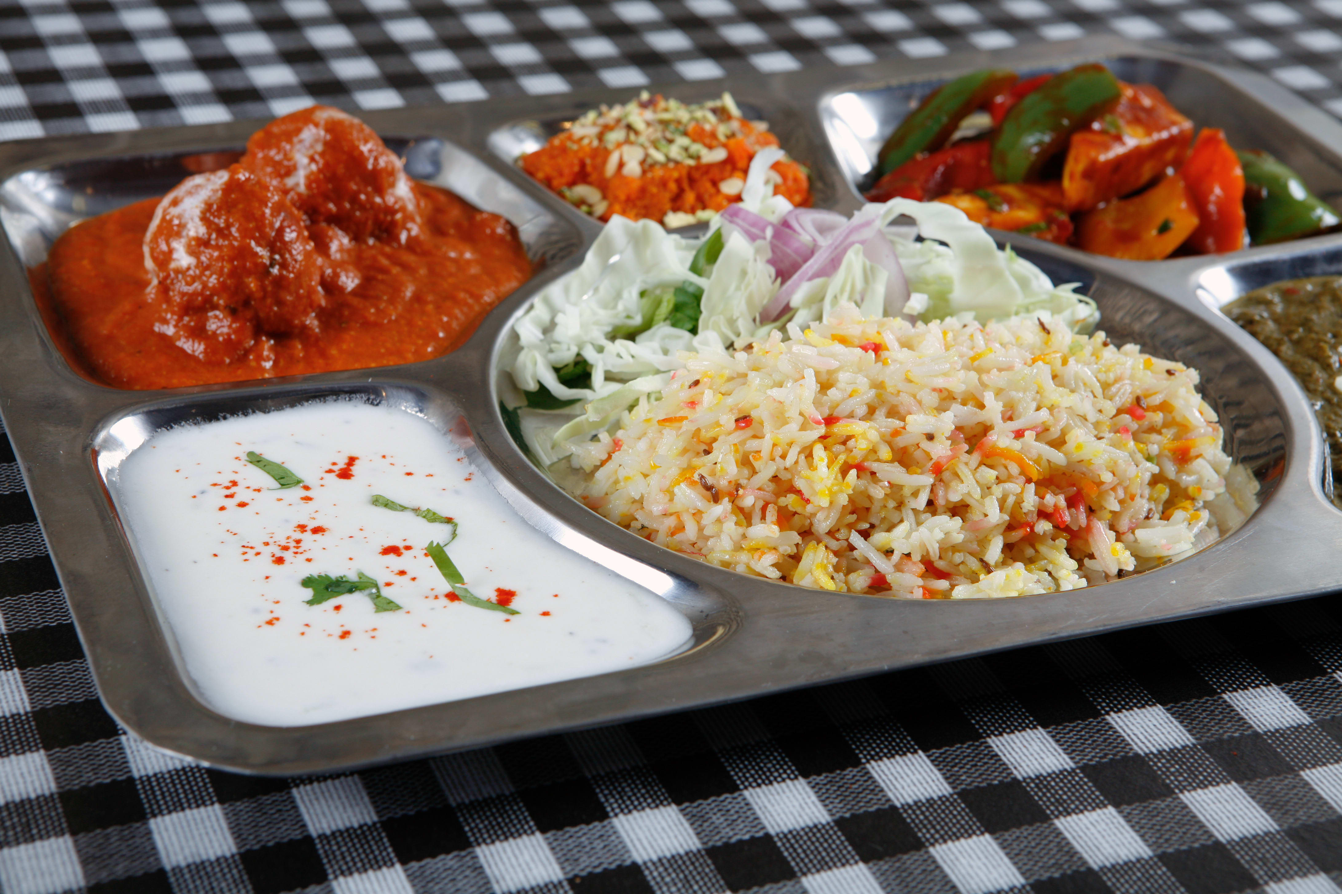 Madhvas Food - Logo