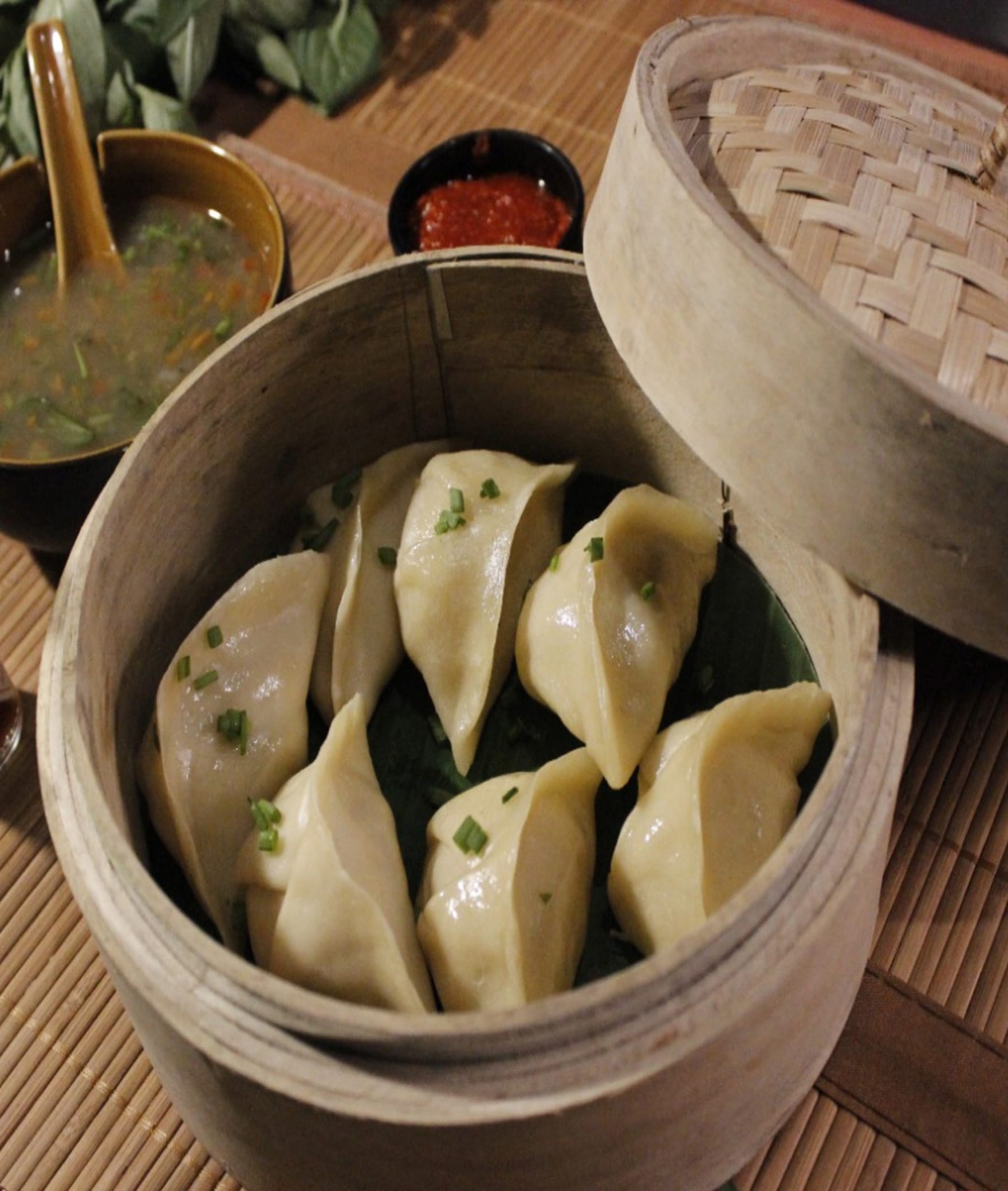 Madly Momos - Logo