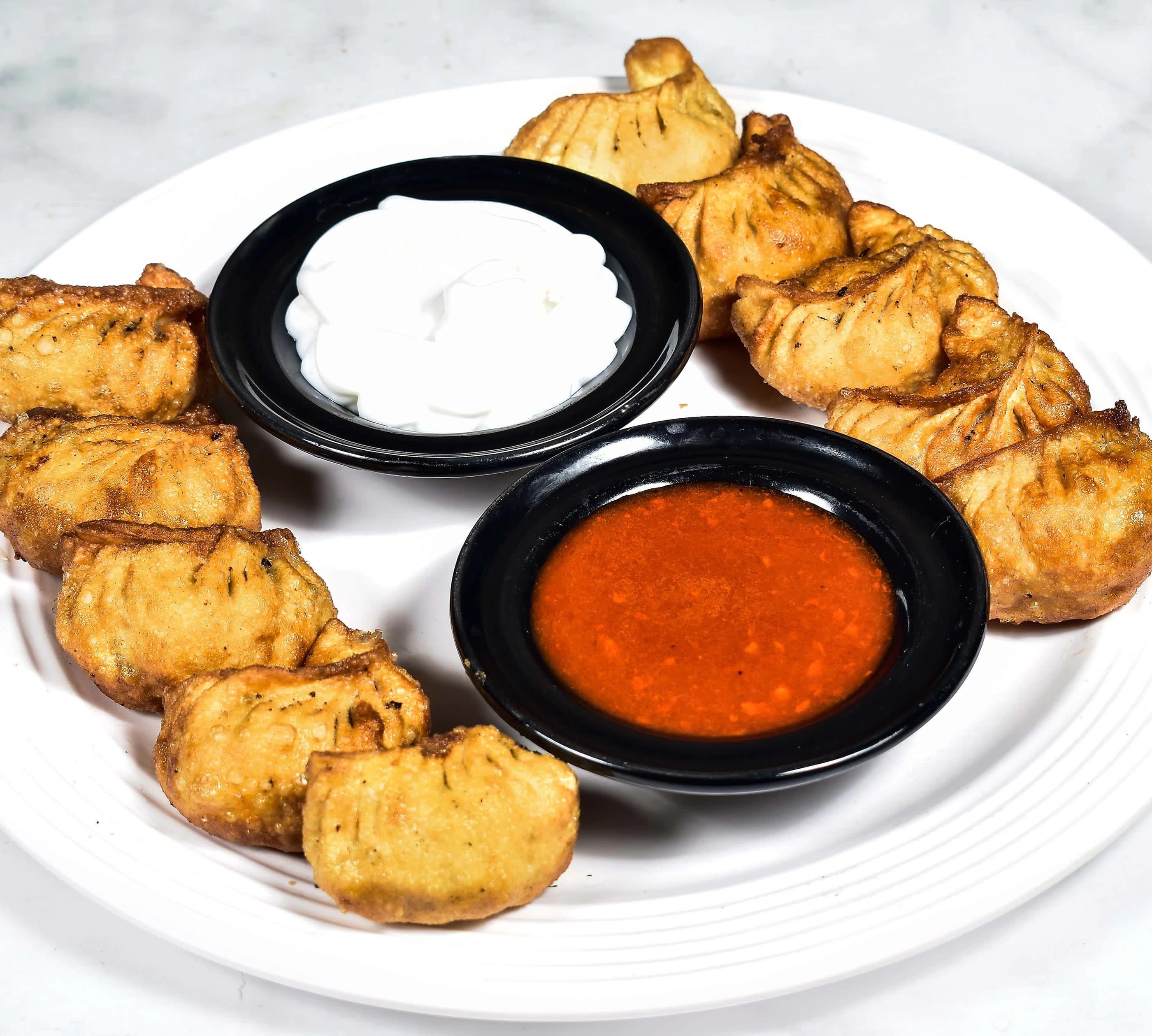 Mad Momos - Logo