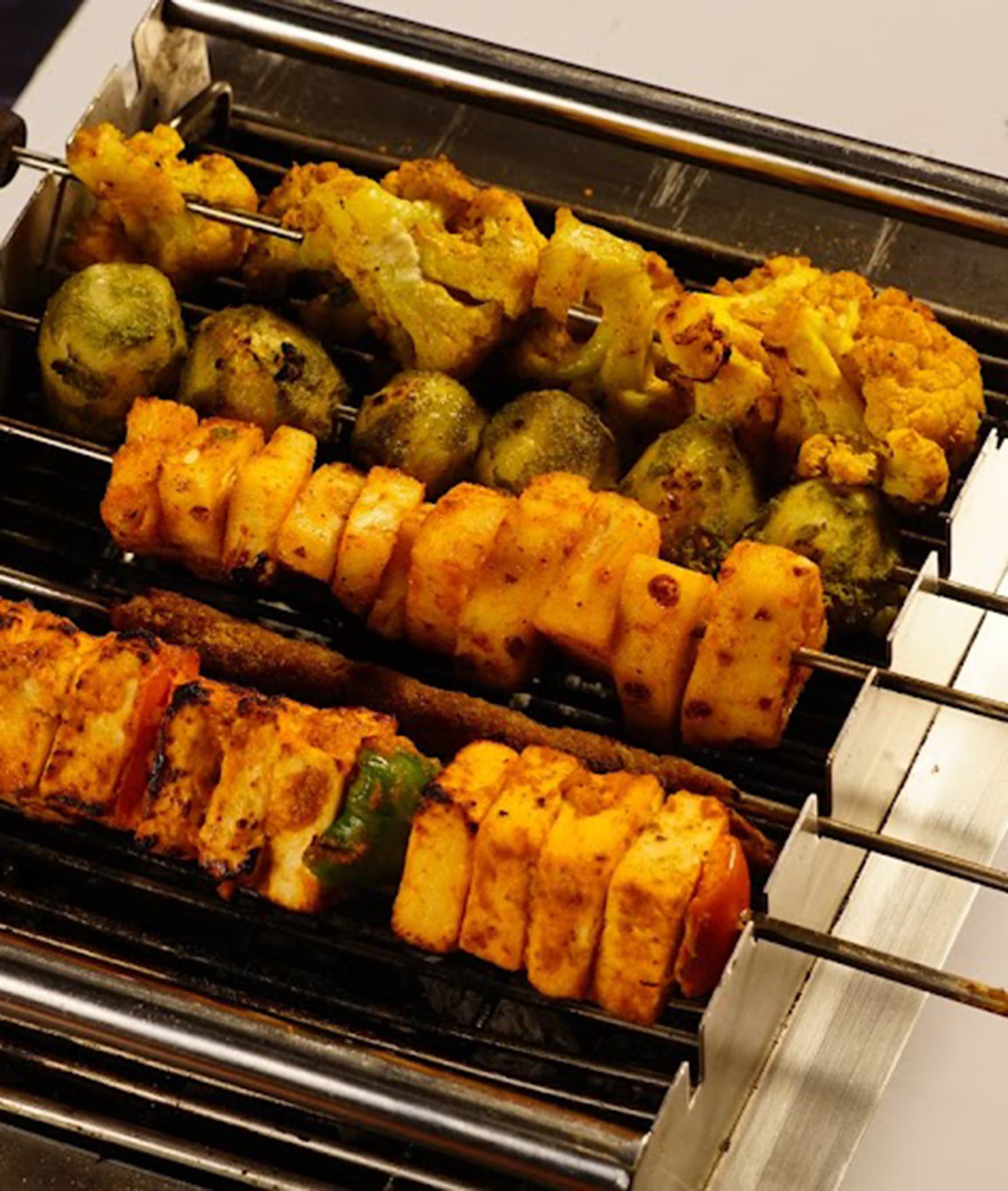 Mad Over Grills Vijay Cross Road - Logo