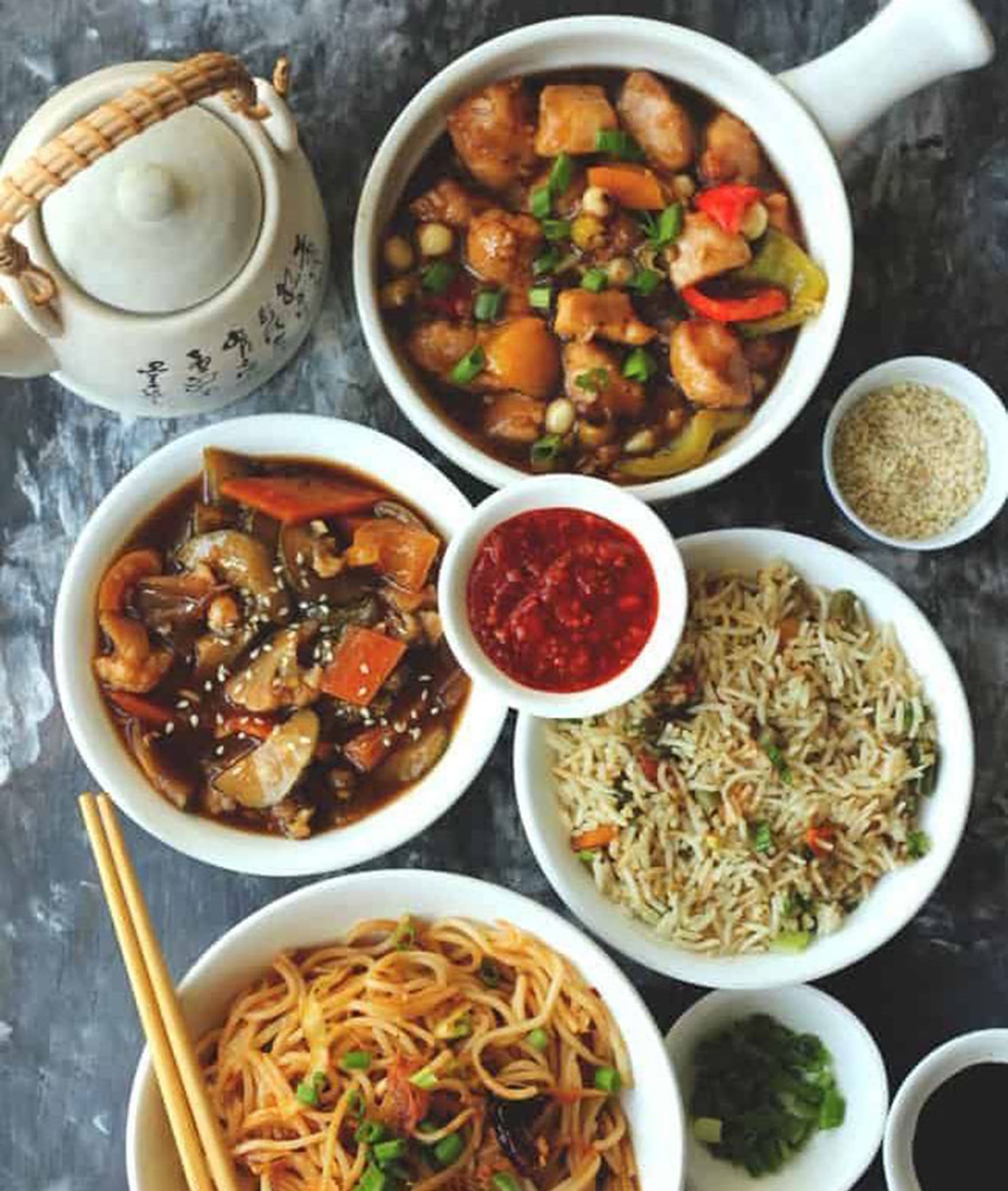 Mad Over Momos - Logo