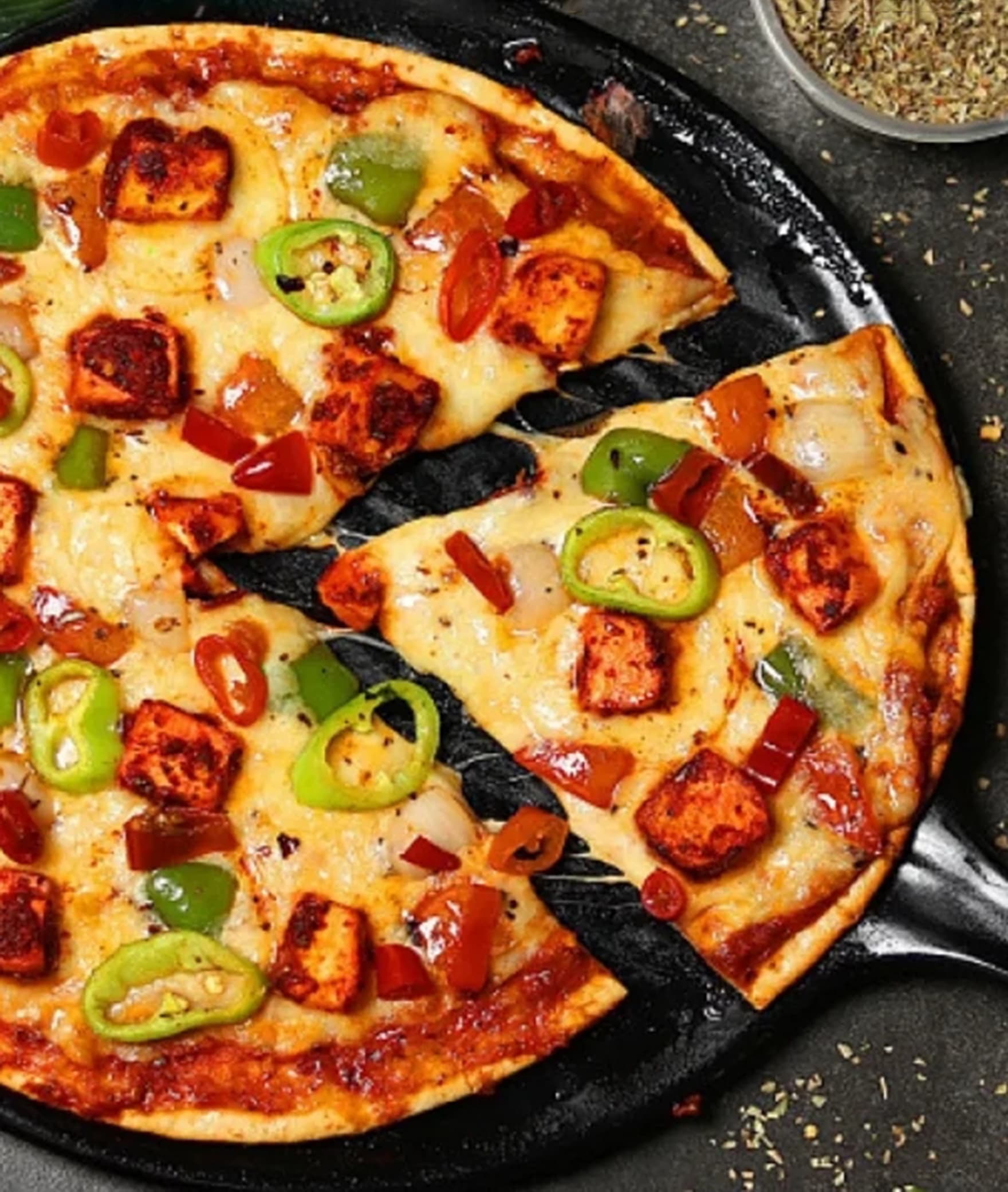 Mad Over Pizza - Logo