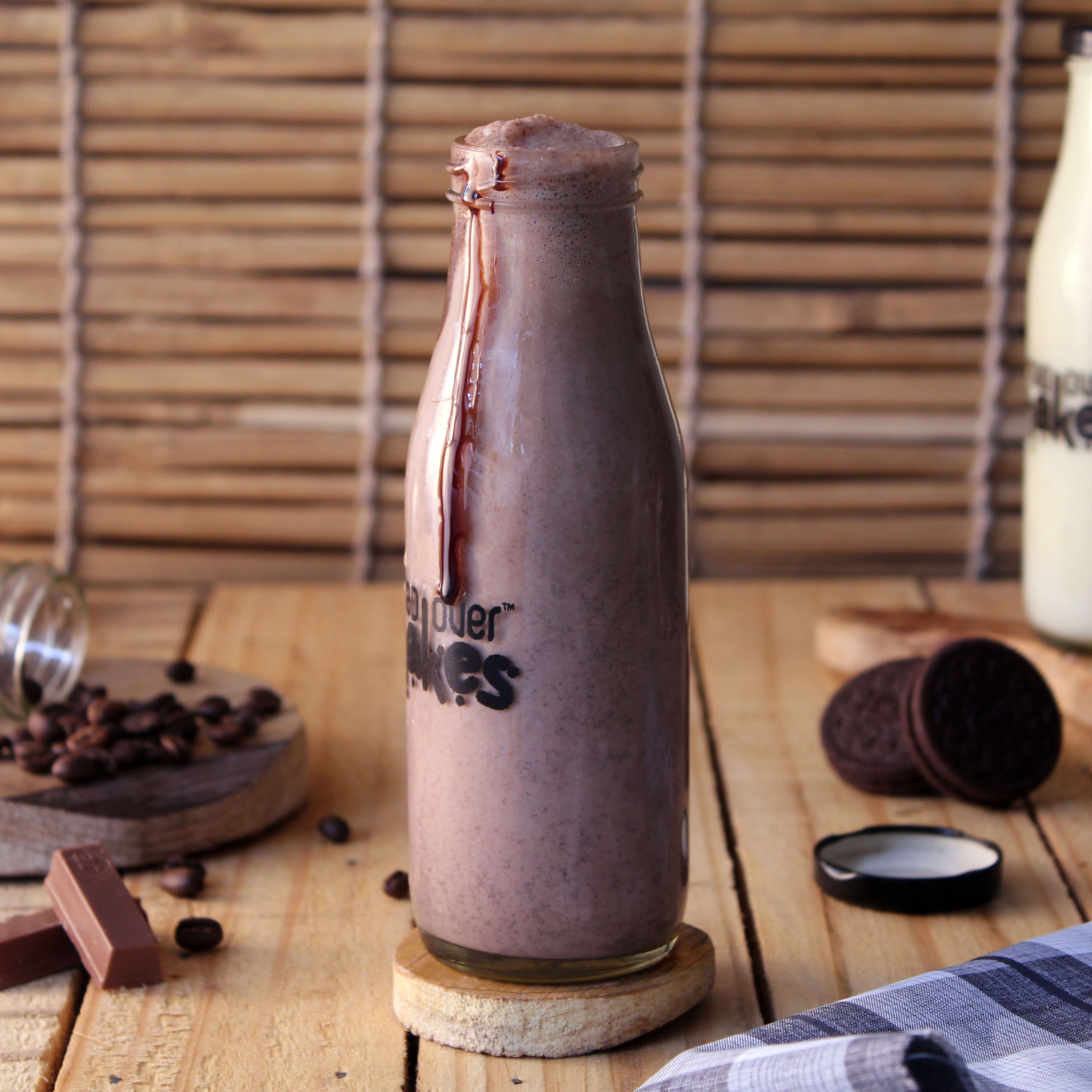 Mad Over Shakes - Logo