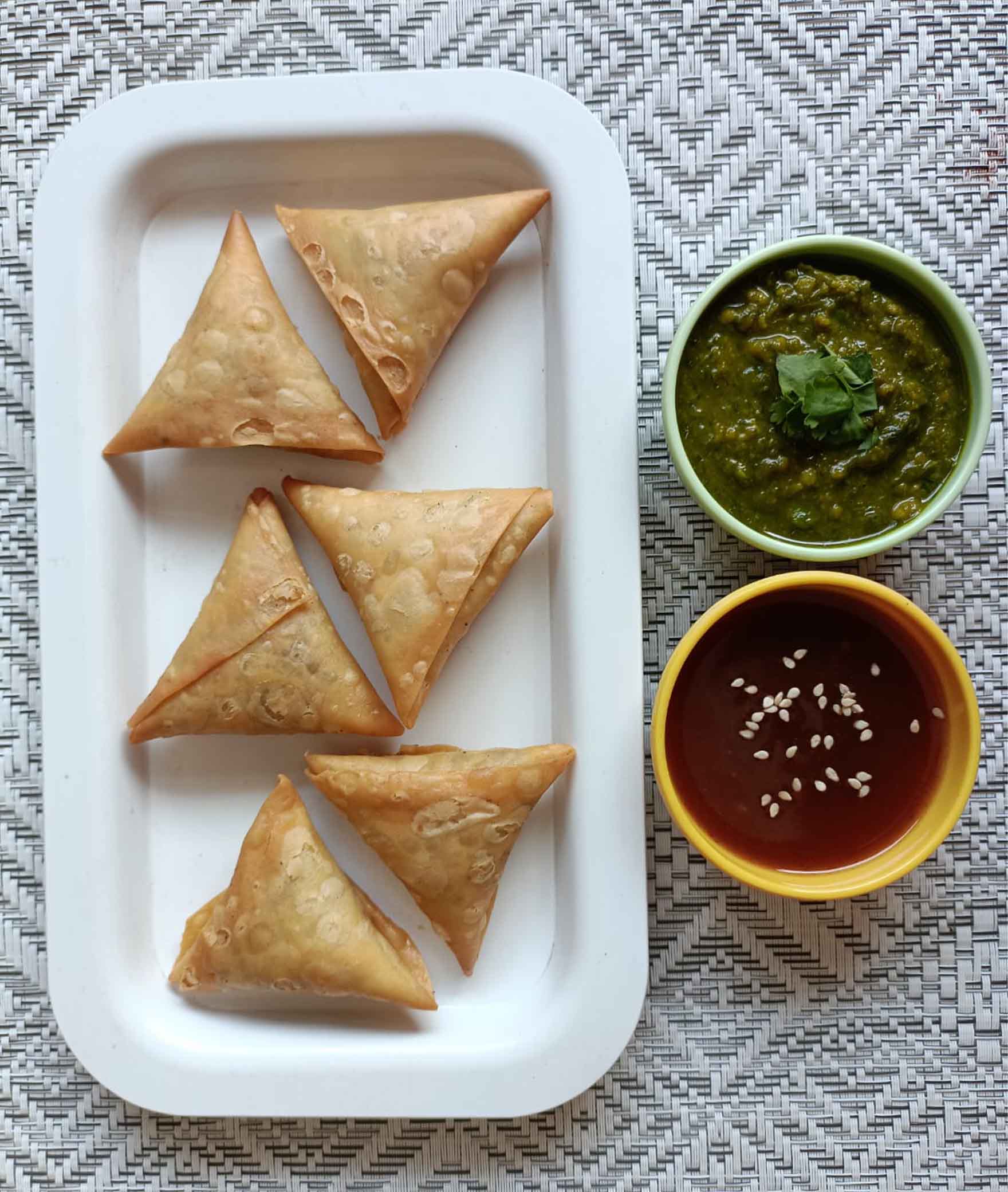 Maharaj Namkeen And Samosa - Logo