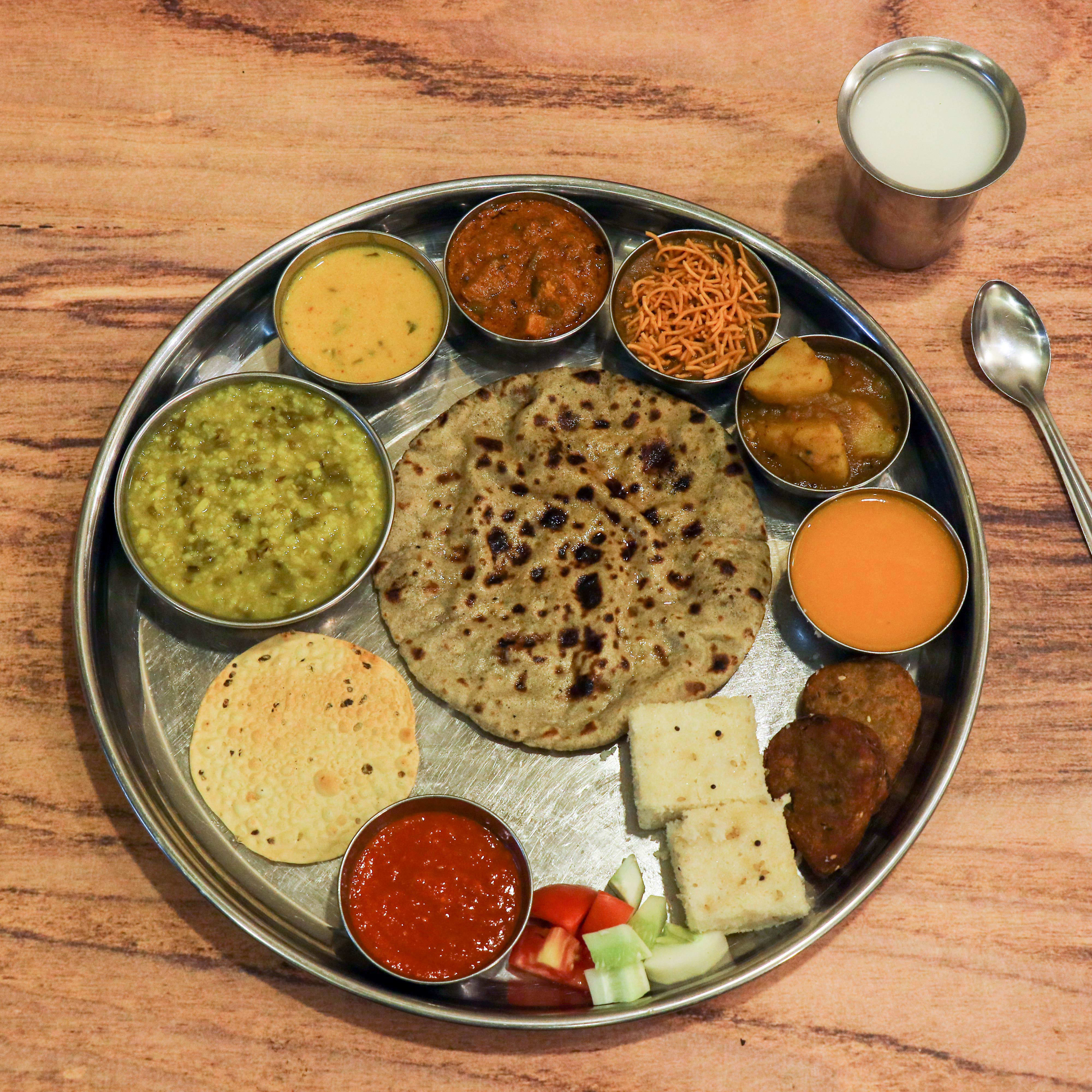 Mahaveer Prime Rabri Bhandar & Bhojnalaya - Logo