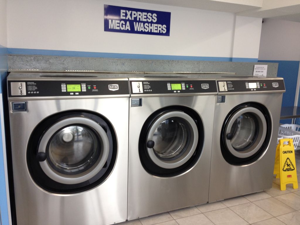 Main East Easy Wash - Logo