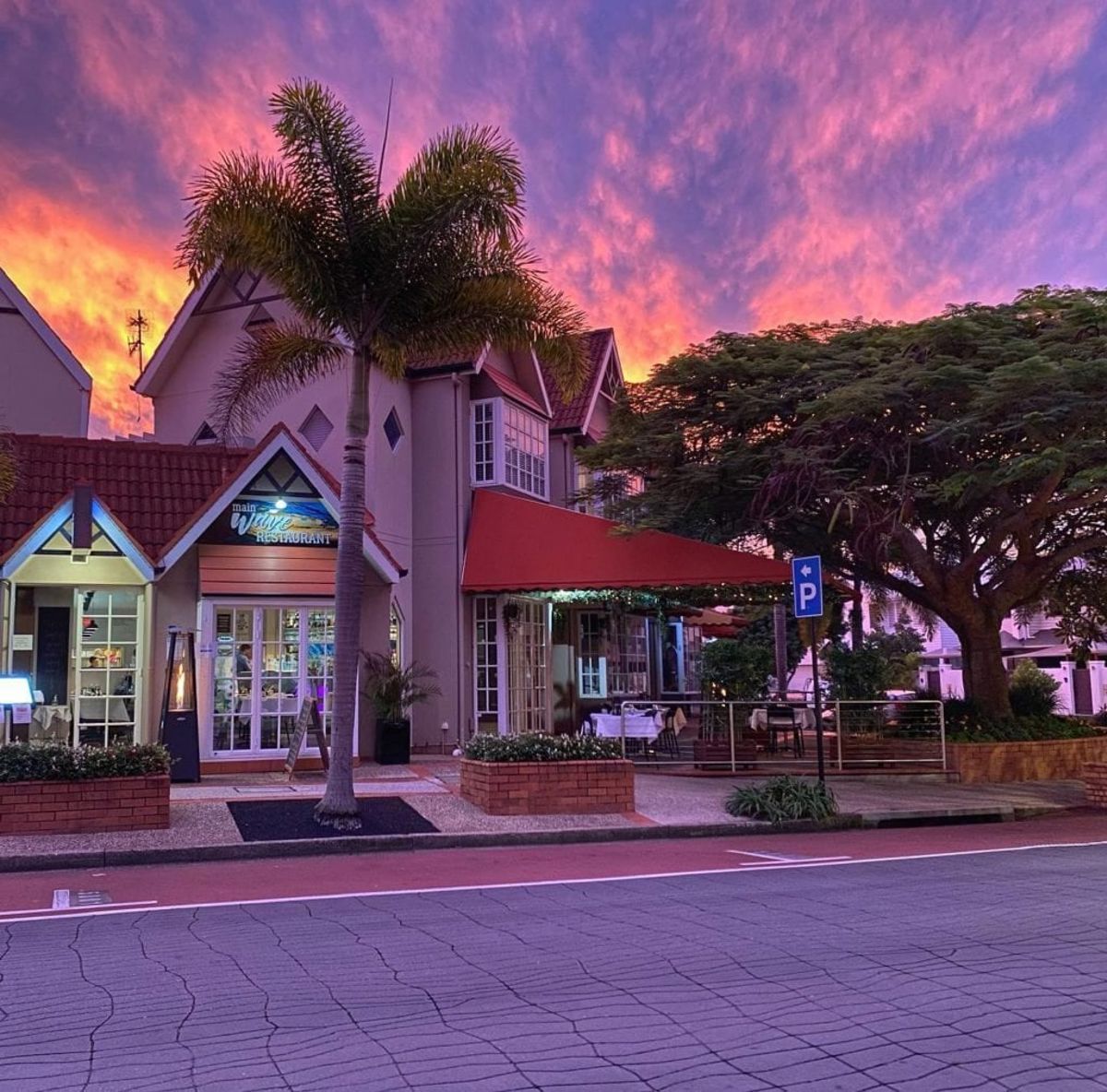 Main Wave Restaurant - Logo