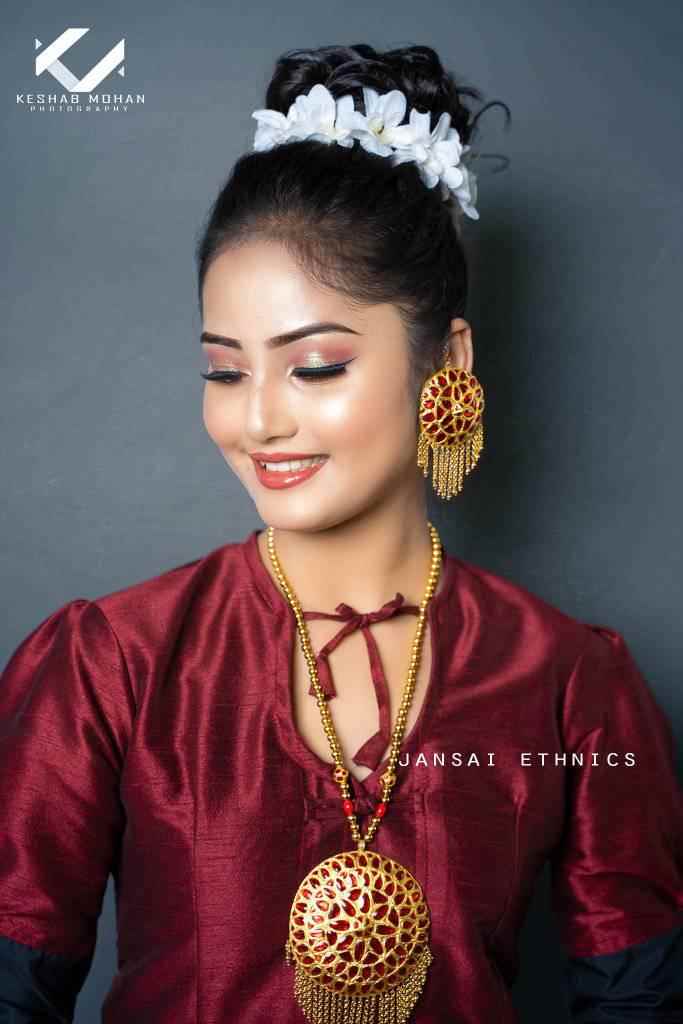 Makeup Artist Niki Kachari - Cover photo