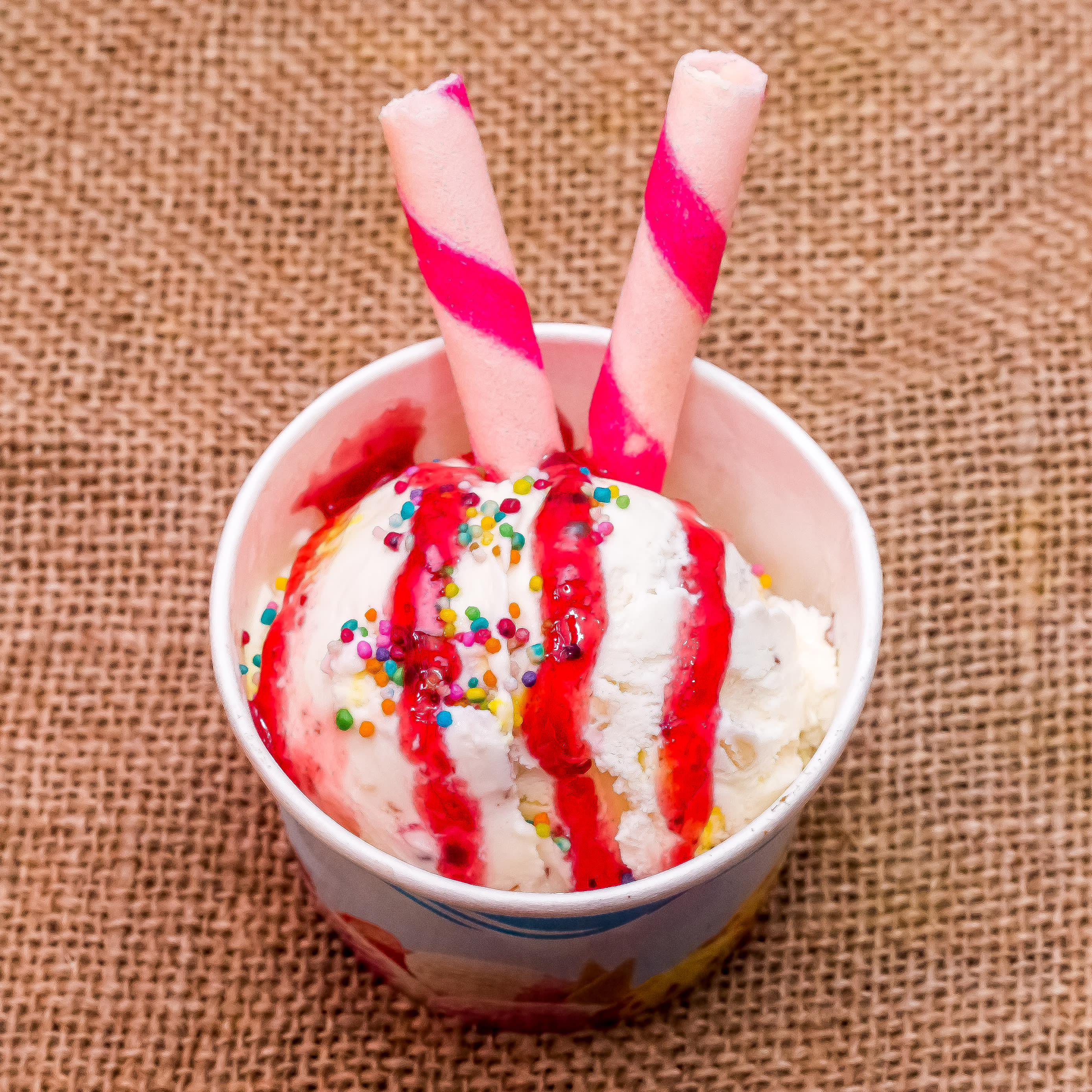 Mama Mio Ice Cream And Milkshake - Logo