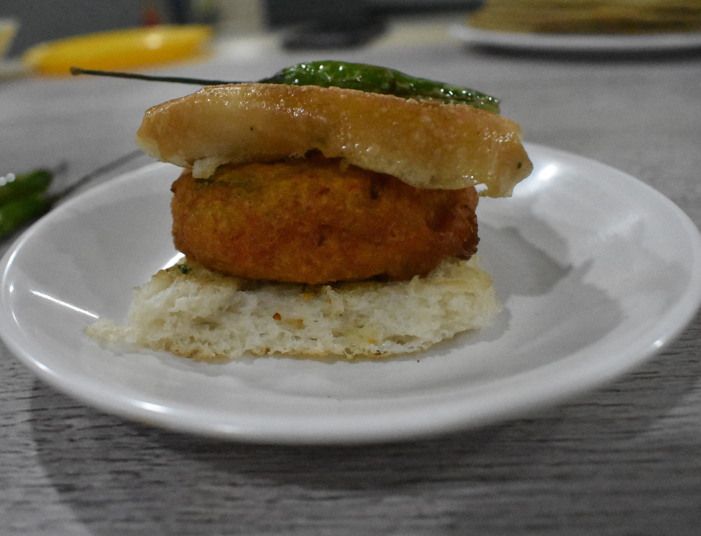 MAMA VADAPAV - Logo