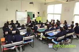 Manak Chowk Senior Secondary School - Logo