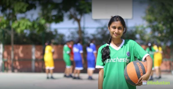 Manchester International School - Logo