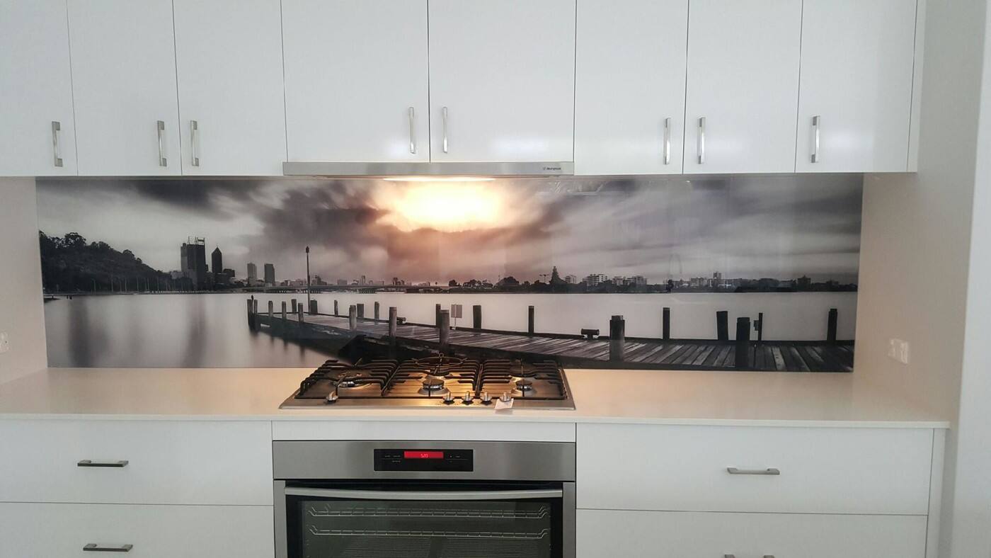 Mandurah Glass Service - Logo
