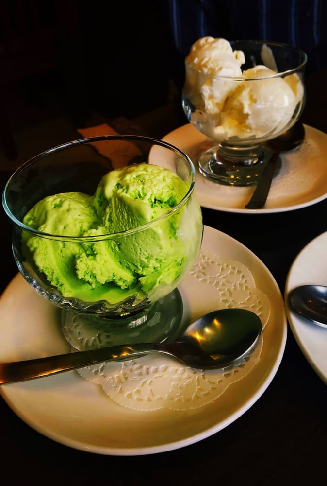 Mangoberrys Fresh Natural Ice Cream - Logo