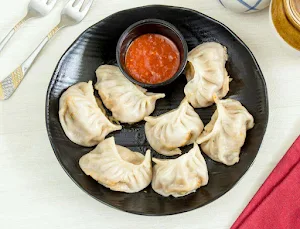 Mast Momos - Logo