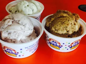 Masqati Ice Cream Parlor - Logo