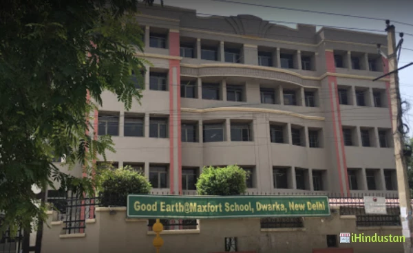 Maxfort School Dwarka - Logo