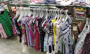 Maximum Outfits, Ladies And Children Wear - Logo