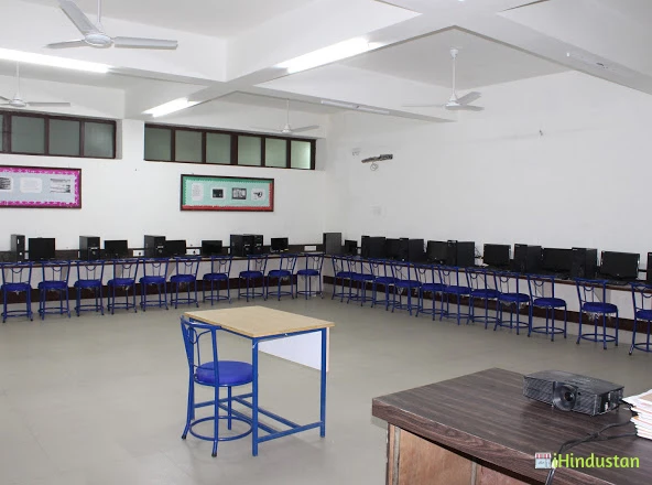 Mayur International School - Logo