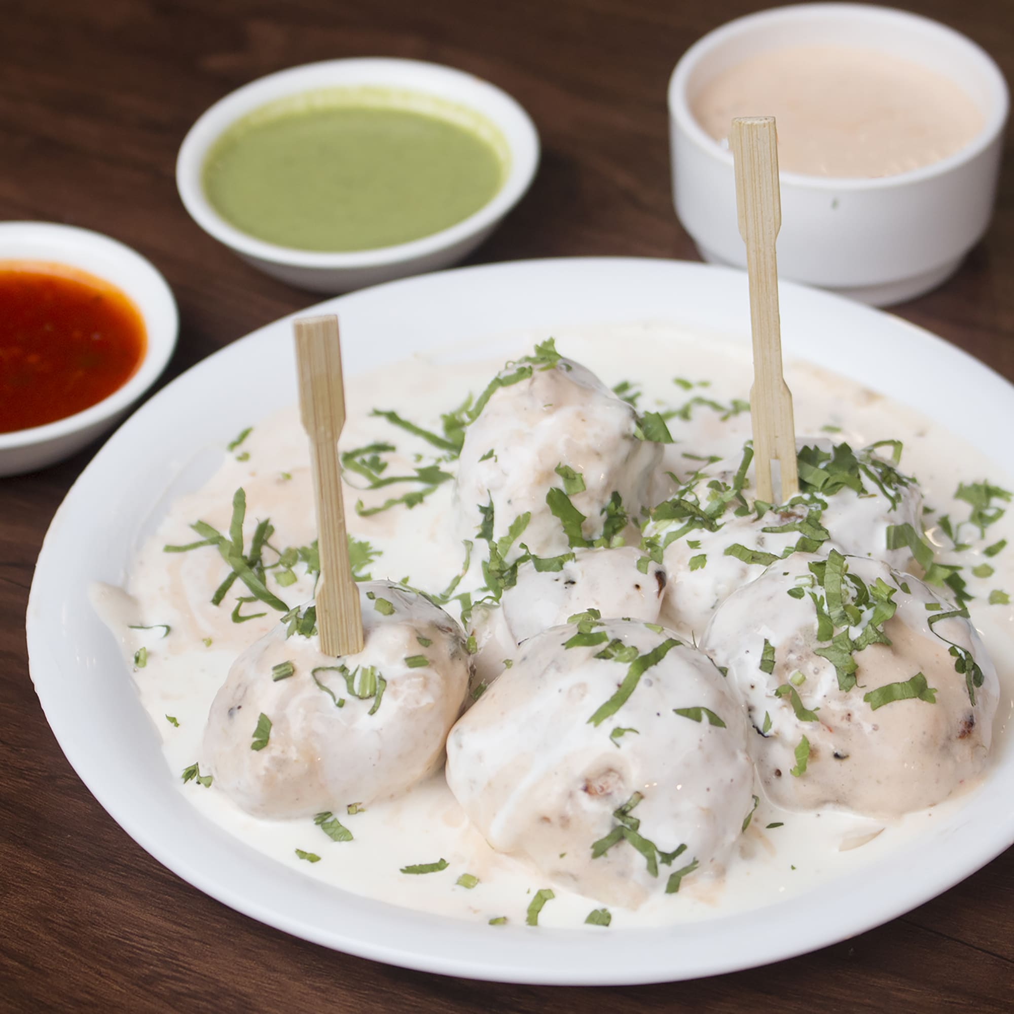 Me N Tandoori Momos - Logo
