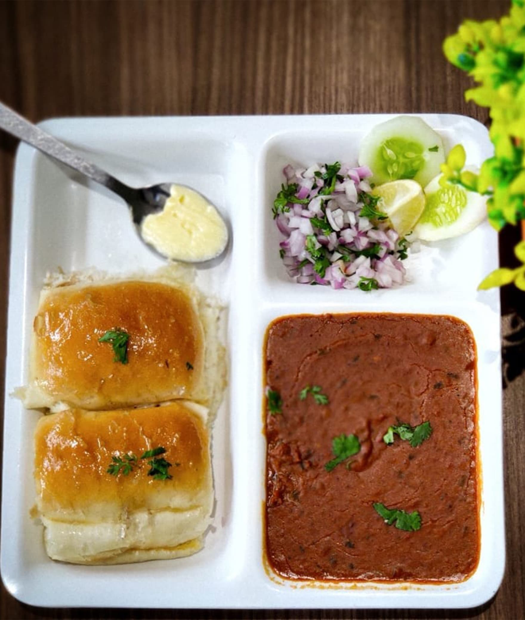 MH 12 Pav Bhaji - Logo