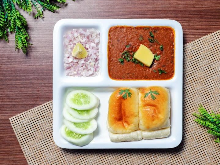 MH 12 Pav Bhaji - Logo