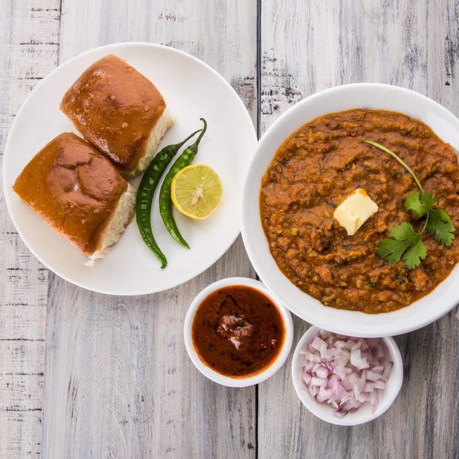 MH 12 Pav Bhaji - Logo