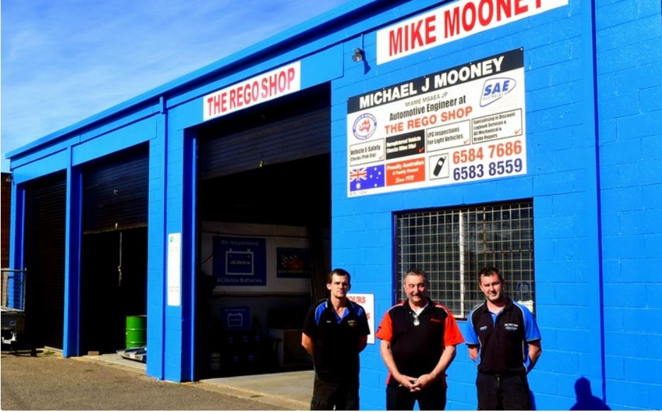 Michael Mooney Automotive Engineer - Logo