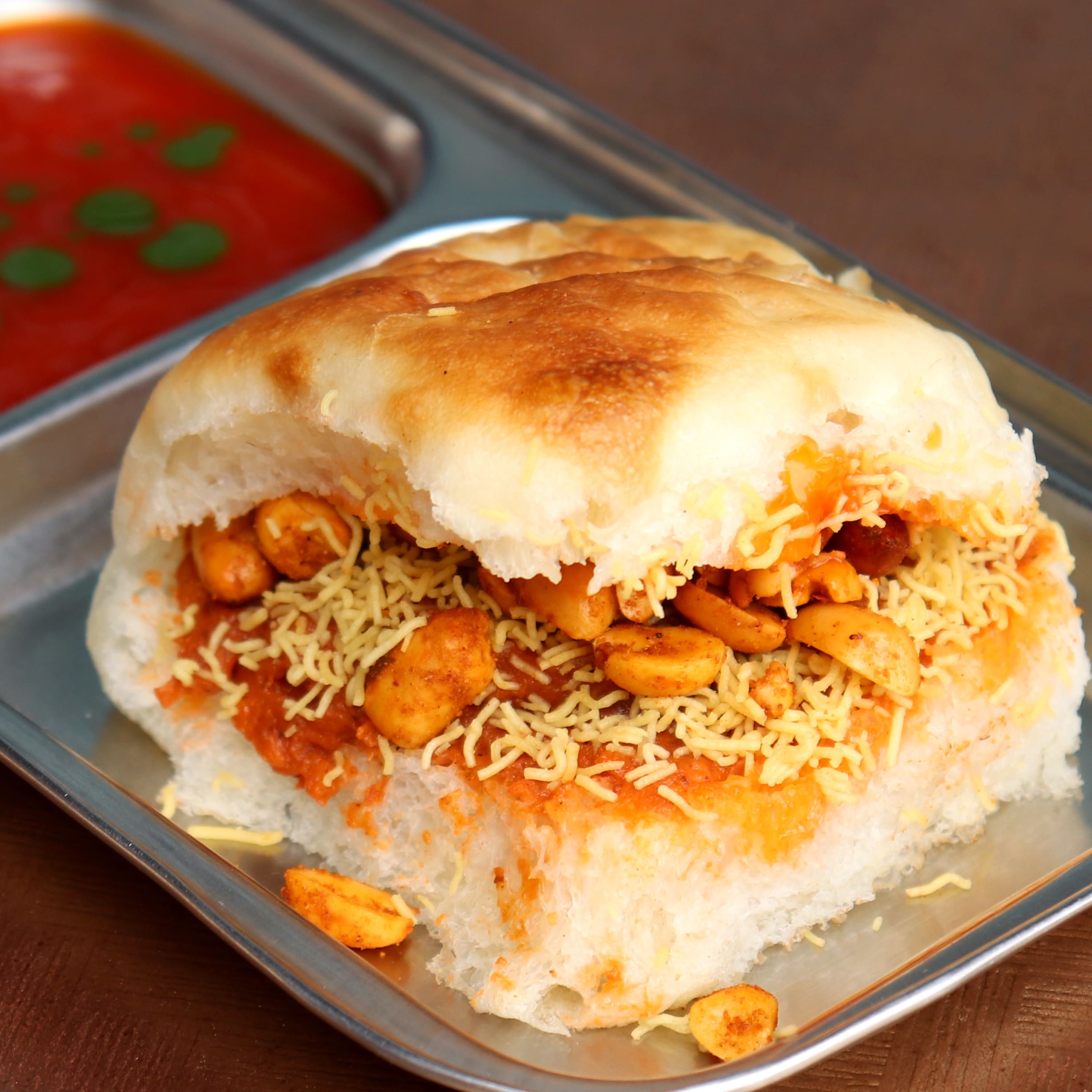 Milan Dabeli Vadapav - Logo