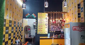 Momos King - Logo