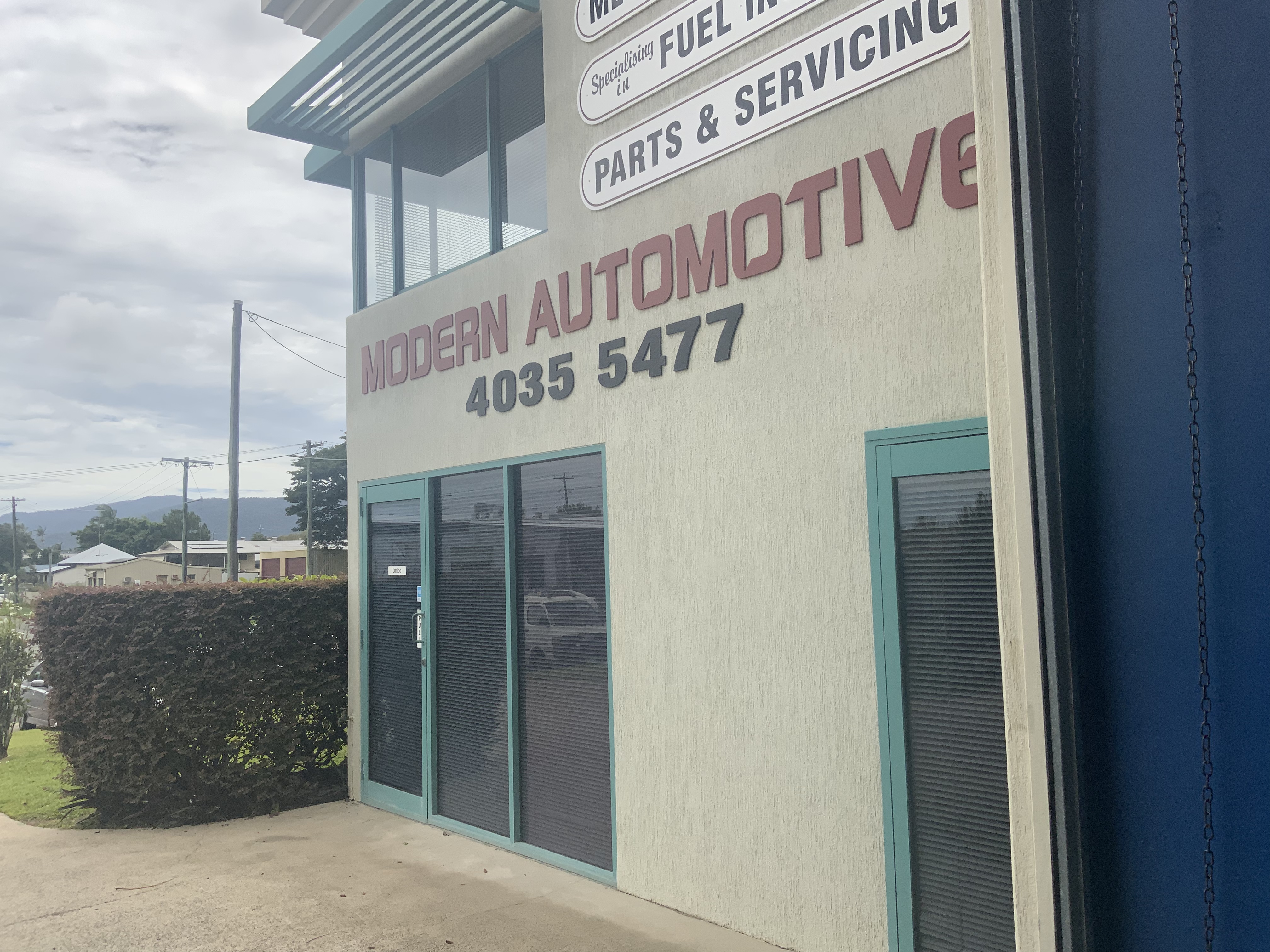 Modern Automotive - Logo