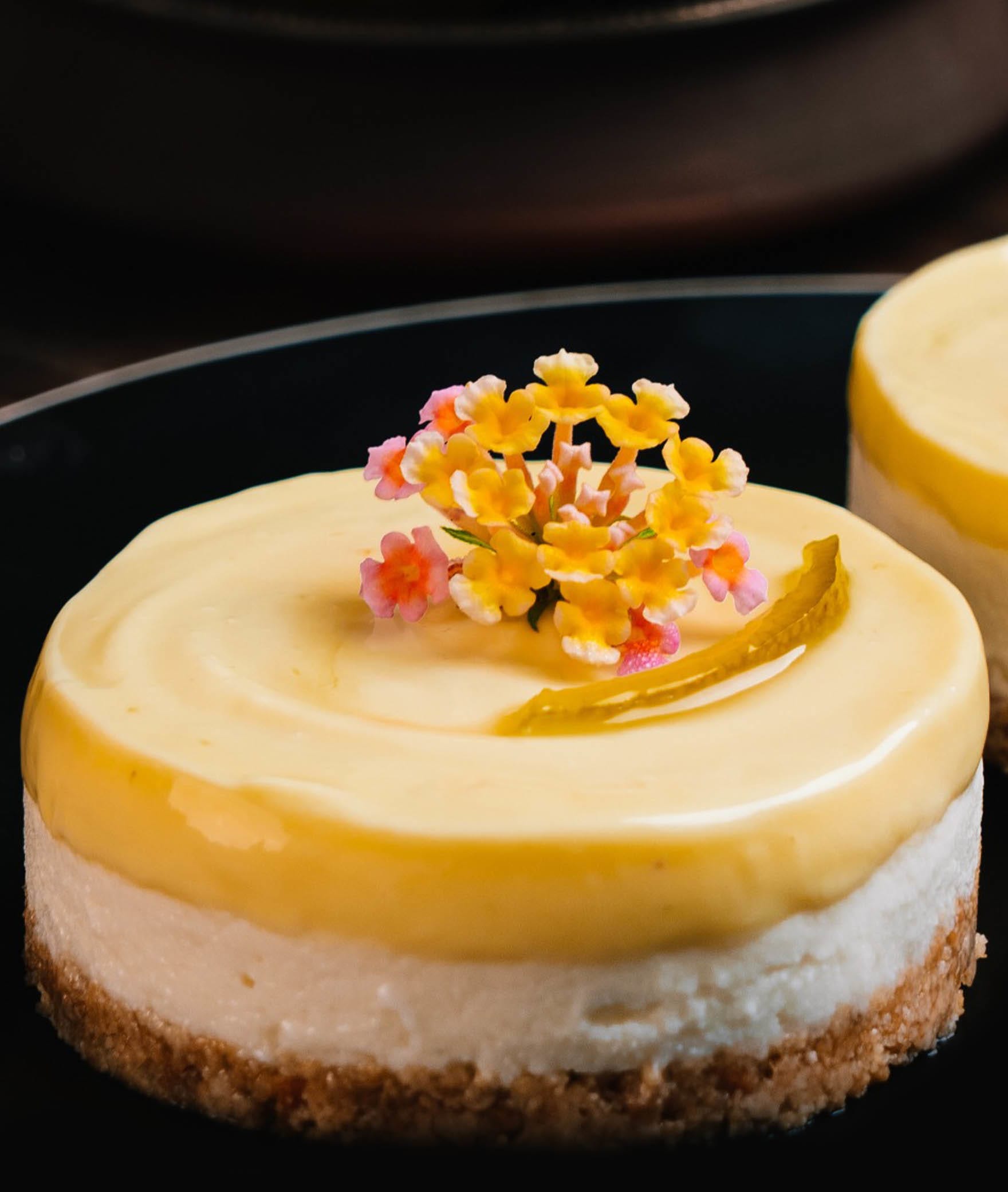 MOKA DESSERTS - Logo
