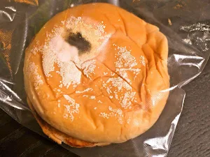Momo's wala - Logo