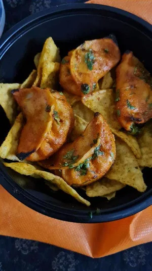 Momos Queen - Cover photo