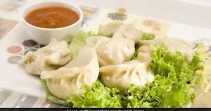 Momos Queen - Logo