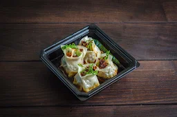 Momo Rice Noodles - Logo