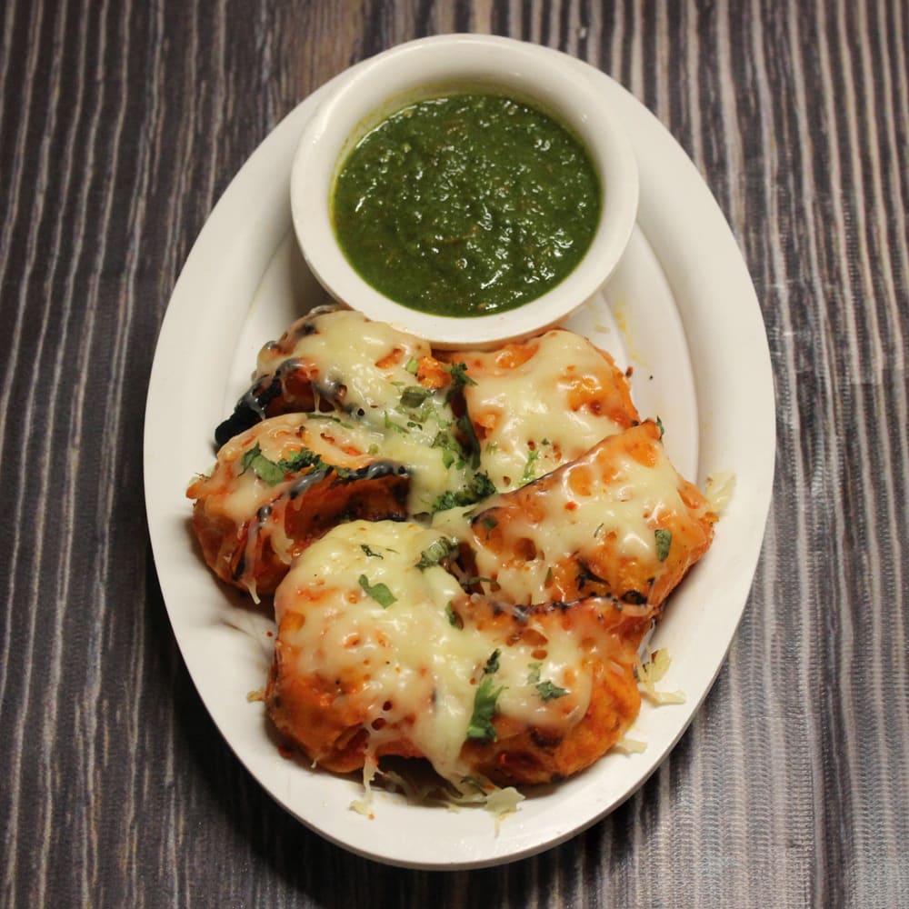 Momos and More - Logo